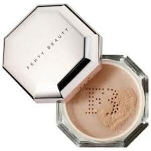 Find perfect skin tone shades online matching to Hazelnut, Pro Filt'r Instant Retouch Setting Powder by Fenty Beauty.