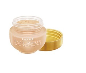 Find perfect skin tone shades online matching to Natural Marble, Face Magic Skin Tints Souffle by Lakme.