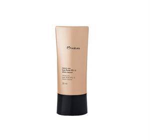 Find perfect skin tone shades online matching to Light / Clara, Una Base Fluida Efeito Natural FPS15 by Natura.