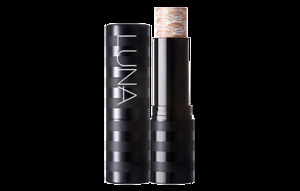 Find perfect skin tone shades online matching to No. 21 Light Beige, Essence Stick Foundation by Luna.
