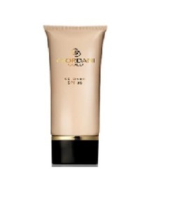 Find perfect skin tone shades online matching to Light, CC Cream by Giordani Gold by Oriflame.
