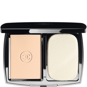 Find perfect skin tone shades online matching to 12 Beige Rose, Mat Lumiere Extreme Long-Wear Pore Minimizing Powder Foundation by Chanel.