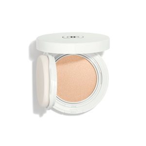 Find perfect skin tone shades online matching to 20 Beige, Le Blanc Oil-In-Cream Compact Foundation by Chanel.